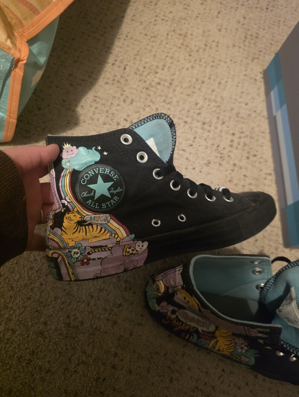 Womens Converse Chuck Taylors Size 8